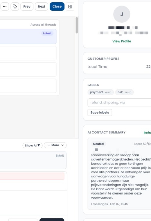 SamDesk AI Contact Summary kaart met sentimentscore in het klantprofiel